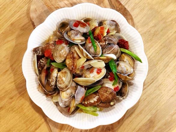 剁椒炒花甲(微辣) Stir-Fried Clams with Chopped Pepper (mild spicy)